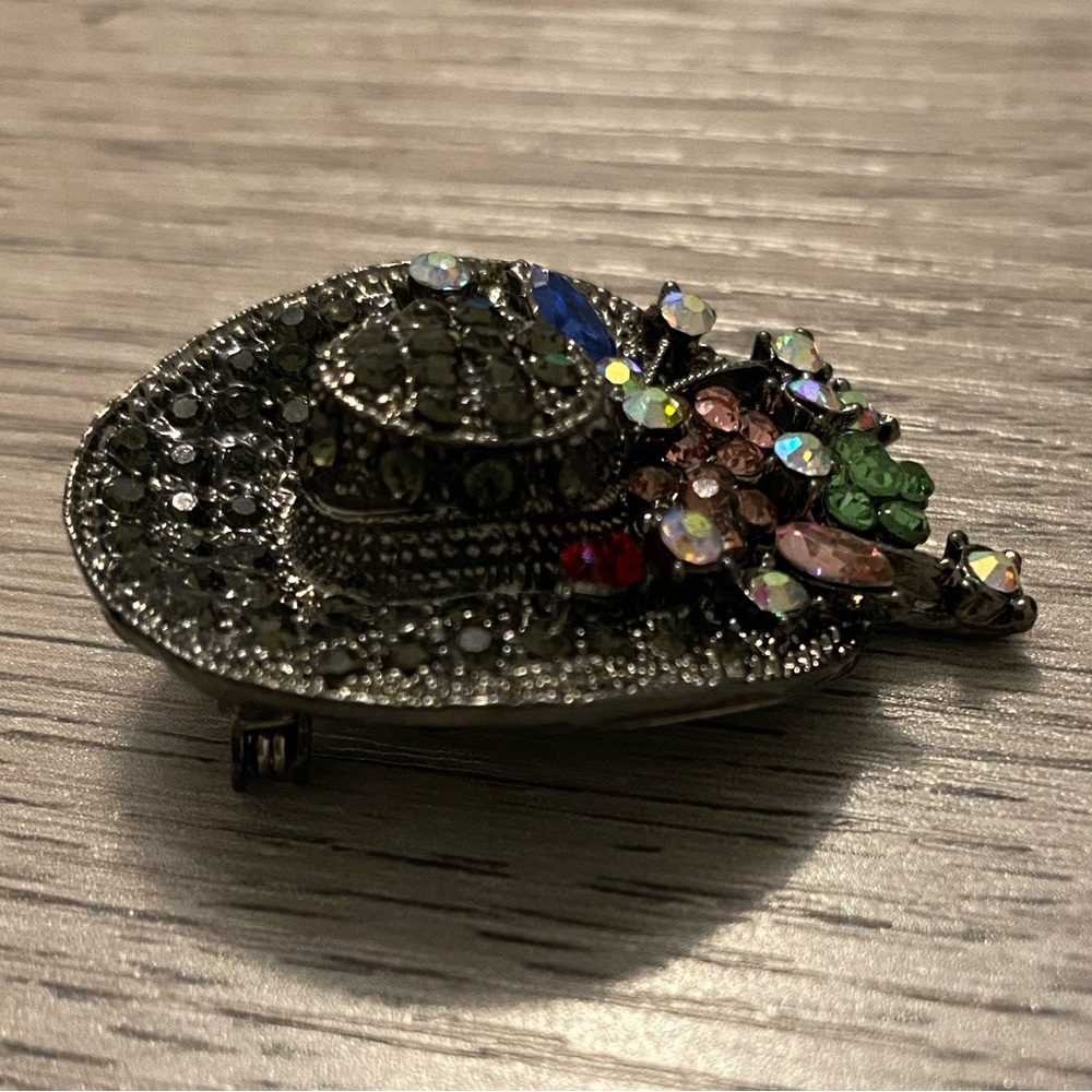 Hat Brooch - Picture 2 of 4